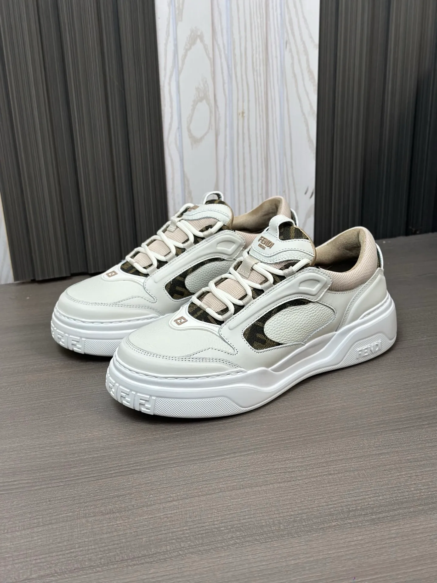 [FENDI] Fendi men's shoes 💰780💰 - High-end quality original casual sports shoes - Upper: Nappa calfskin, pebbled calfskin, tongue and heel; injection molded brand logo plastic module - Lining: brand canvas - Outsole: ultra-light T men's shoes 💰R foam rubber; molded outsole - Super high quality control, fine workmanship: highlighted (high-end, luxury, grade) -Size :39-44 (38, 45, can be customized)